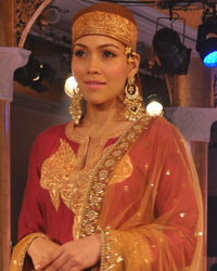 Maheka Mirpuri Show for Cancer Awareness