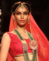 Moni Agarwal Show at IIJW 2014