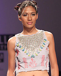 Niharika Pandey Show at WIFW SS 2015