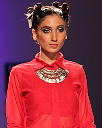 Niharika Pandey Show at WIFW SS 2015