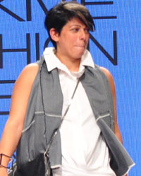 Nitya Arora and Urvashi Kaur Show at LFW 2015