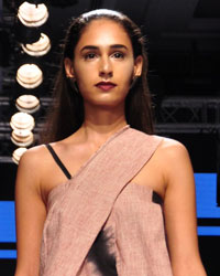 Nitya Arora and Urvashi Kaur Show at LFW 2015