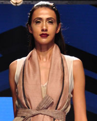 Nitya Arora and Urvashi Kaur Show at LFW 2015