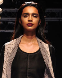 Nitya Arora and Urvashi Kaur Show at LFW 2015