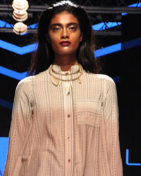 Nitya Arora and Urvashi Kaur Show at LFW 2015