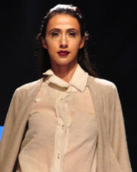 Nitya Arora and Urvashi Kaur Show at LFW 2015