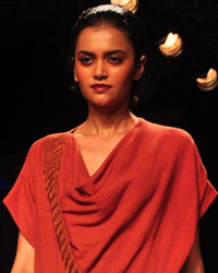 Nupur Kanoi and Payal Singhal Show at LFW 2014