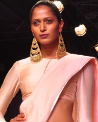 Nupur Kanoi and Payal Singhal Show at LFW 2014