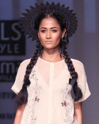 Paras and Shalini Show at WIFW SS 2015