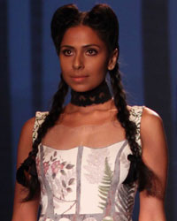 Paras and Shalini Show at WIFW SS 2015