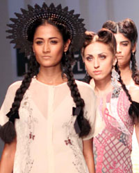 Paras and Shalini Show at WIFW SS 2015