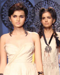 Paras and Shalini Show at WIFW SS 2015