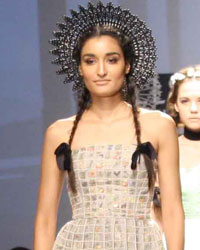 Paras and Shalini Show at WIFW SS 2015