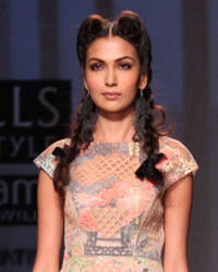 Paras and Shalini Show at WIFW SS 2015