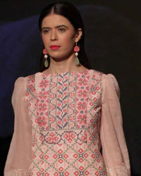 Payal Pratap Show at WIFW SS 2015