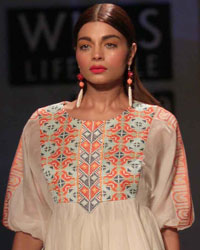 Payal Pratap Show at WIFW SS 2015