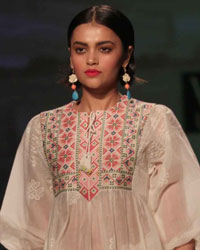 Payal Pratap Show at WIFW SS 2015