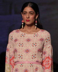 Payal Pratap Show at WIFW SS 2015