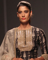 Payal Singhal Show at WIFW SS 2015