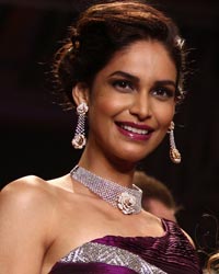 PN Gadgil Jewellers Show at IIJW 2014