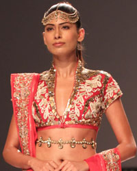 Poonam Dubey Show at WIFW SS 2015