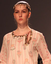 Poonam Dubey Show at WIFW SS 2015