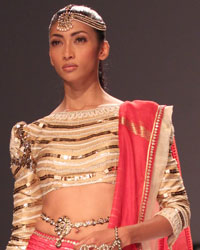 Poonam Dubey Show at WIFW SS 2015