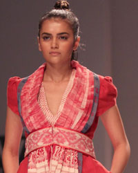 Poonam Dubey Show at WIFW SS 2015