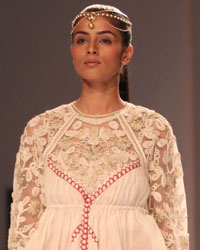 Poonam Dubey Show at WIFW SS 2015