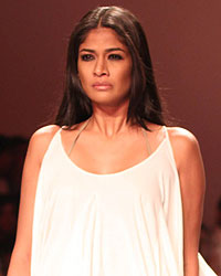 Raakesh Agarwal Show at WIFW SS 2015