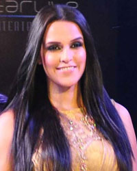 Designer Rajneeral Babuta and Neha Dhupia