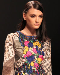 Reynu Taandon Show at WIFW SS 2015