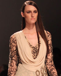 Reynu Taandon Show at WIFW SS 2015