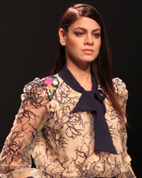 Reynu Taandon Show at WIFW SS 2015