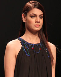 Reynu Taandon Show at WIFW SS 2015