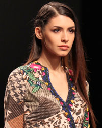 Reynu Taandon Show at WIFW SS 2015