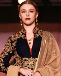 Reynu Tandon Show at AIFW 2015