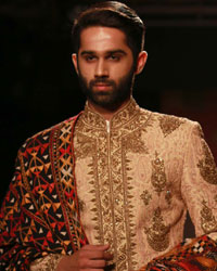 Rimple and Harpreet Narula Show at AIFW 2015