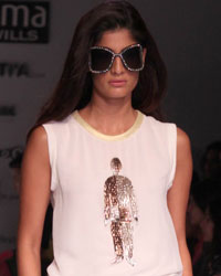 Sanchita Show at WIFW SS 2015