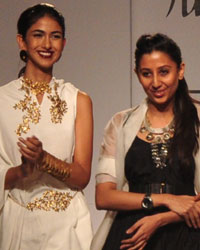 Designer Suhani Pittie with models