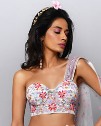 Suneet Varma Showcase his collection at First-ever digital India Couture Week 2020