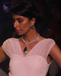 Suryagold and Swaroski Gemstones Show at IIJW