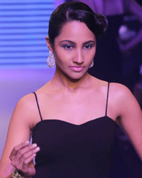 Suryagold and Swaroski Gemstones Show at IIJW