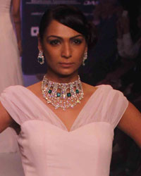 Suryagold and Swaroski Gemstones Show at IIJW