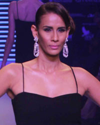 Suryagold and Swaroski Gemstones Show at IIJW