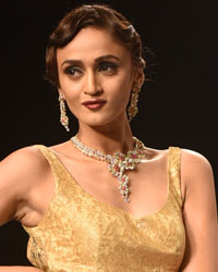 Suryagold and Swaroski Gemstones Show at IIJW