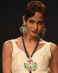 Suryagold and Swaroski Gemstones Show at IIJW