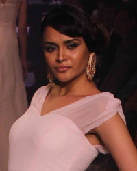 Suryagold and Swaroski Gemstones Show at IIJW