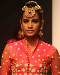 Swati Vijaivargie and Harshitaa Chatterjee Show at LFW 2014