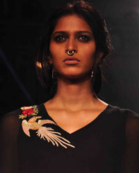 Tarun Tahiliani Show at LFW 2015